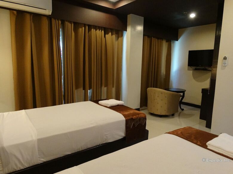 Hotel The Peridot Suites