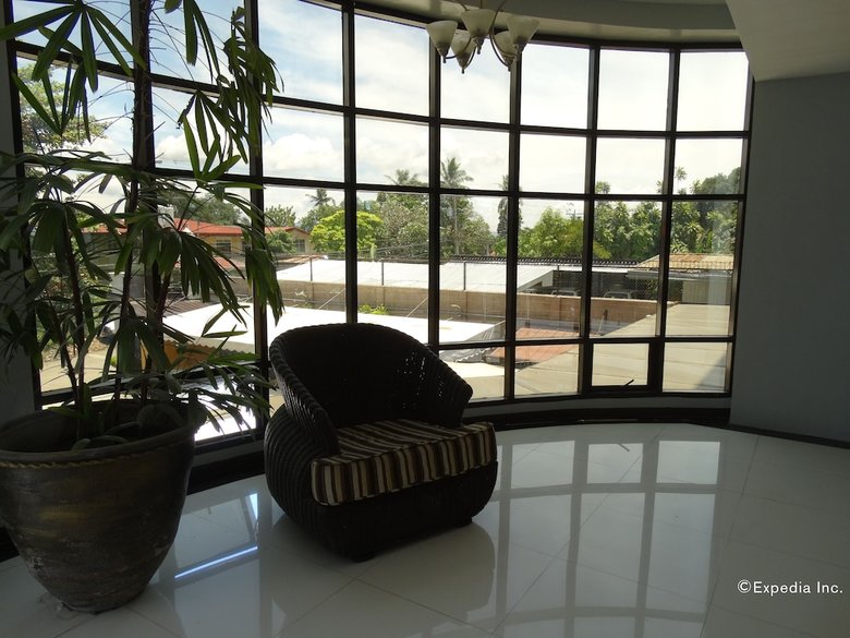 Hotel The Peridot Suites