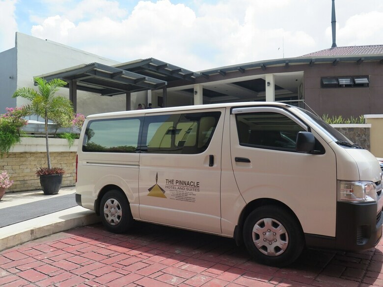 The Pinnacle Hotel And Suites