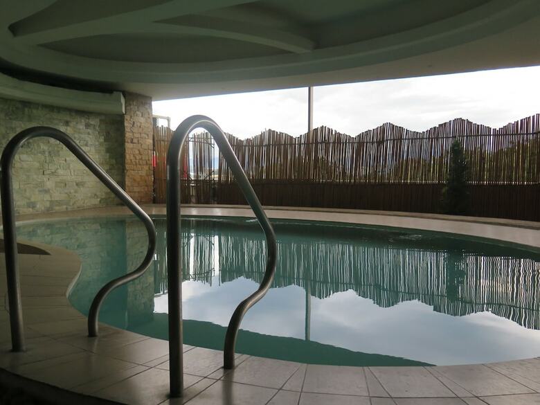 The Pinnacle Hotel And Suites