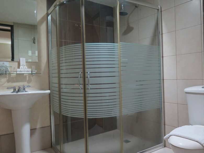 The Pinnacle Hotel And Suites
