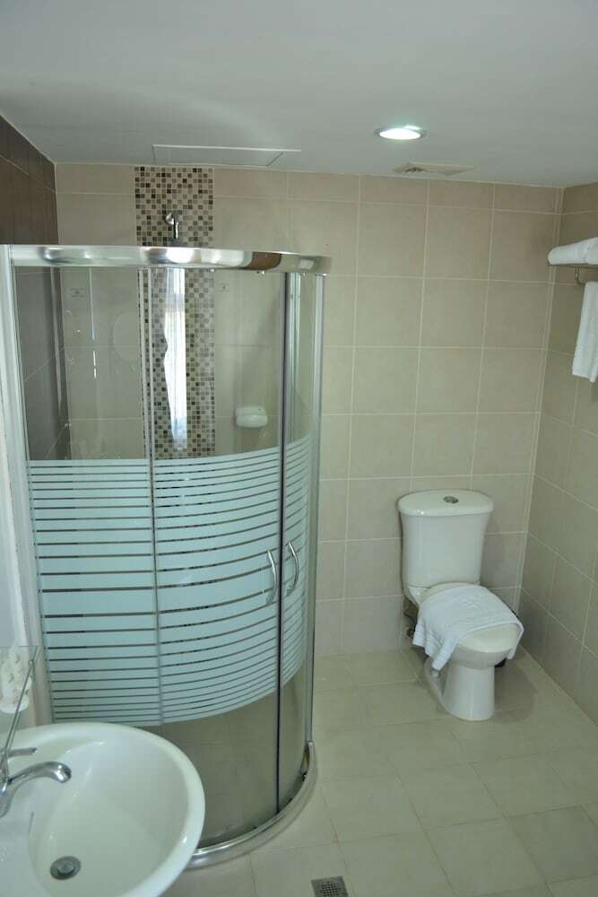 The Pinnacle Hotel And Suites