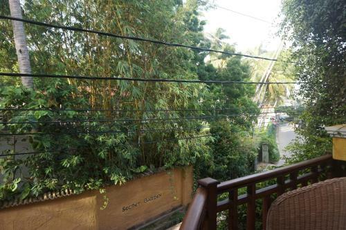 Hotel Thaproban Beach House