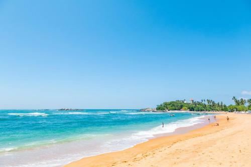 Hotel Thaproban Beach House