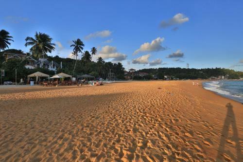 Hotel Thaproban Beach House