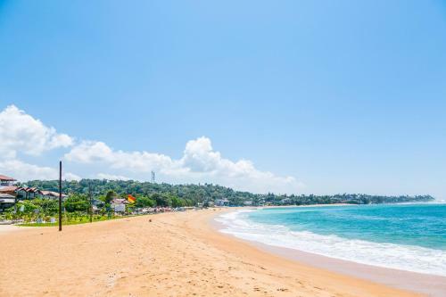 Hotel Thaproban Beach House