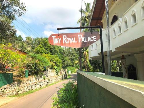 Hostal Tiny Royal Palace