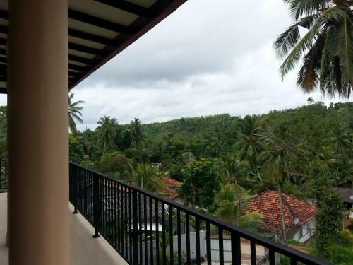 Coral Palm Villa And Apartment