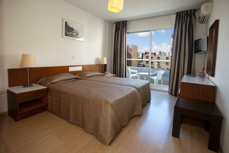 Hotel Apartments Petrou Bros