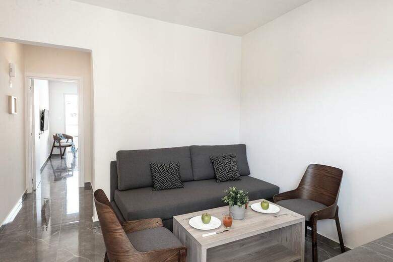 Hotel Apartments Petrou Bros