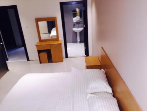 Al Amoria Furnished Apartments 4
