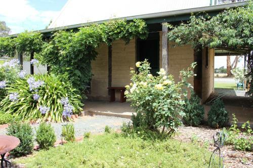 Bed & Breakfast Elinike Guest Cottages