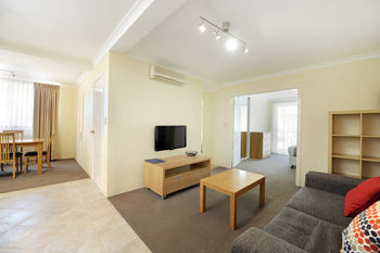 Hotel Waterside Apartments (1 Bdrm)