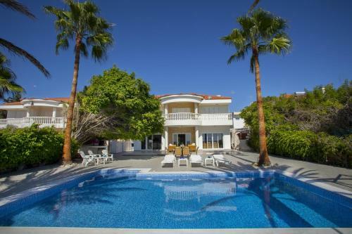 Sunset Meneou Villa