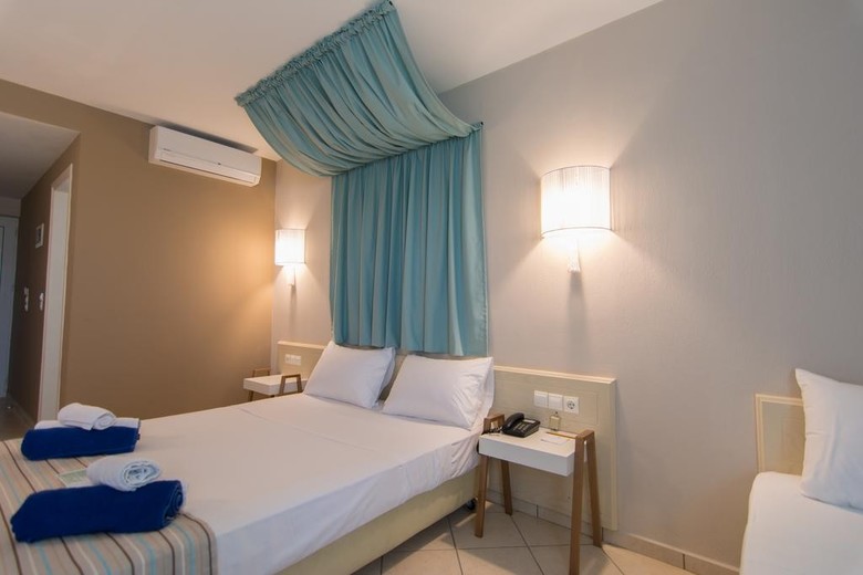 Lavris Hotel & Bungalows