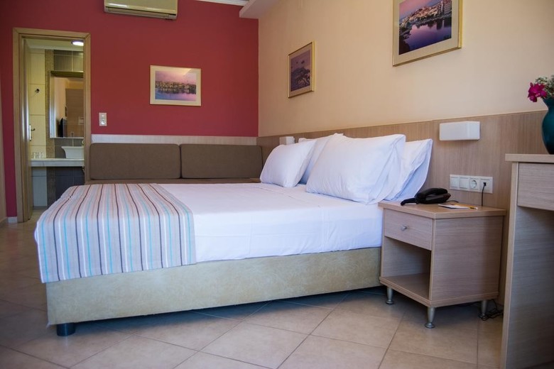 Lavris Hotel & Bungalows