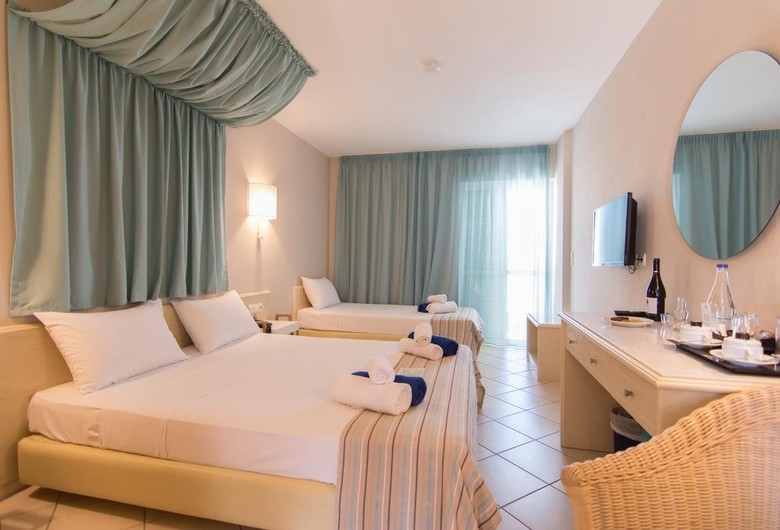 Lavris Hotel & Bungalows