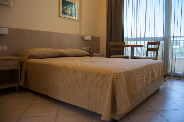 Lavris Hotel & Bungalows