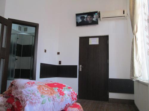 Joe Hostel