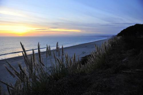 Hostal Romantic Getaway To Seascape Villa