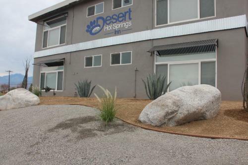 Posada Desert Hot Springs Inn