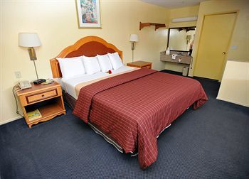 Motel Pacific View Inn & Suites