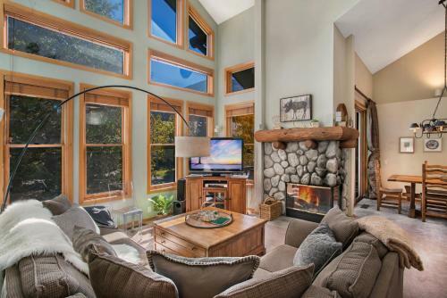 Lodge Mammoth Golf Properties By 101 Great Escapes