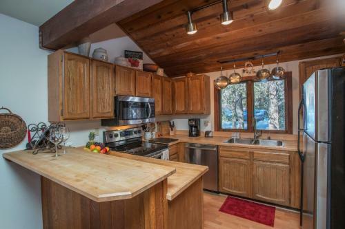 Lodge Mammoth Golf Properties By 101 Great Escapes