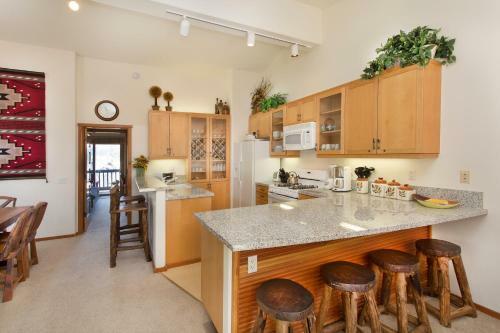 Lodge Mammoth Golf Properties By 101 Great Escapes