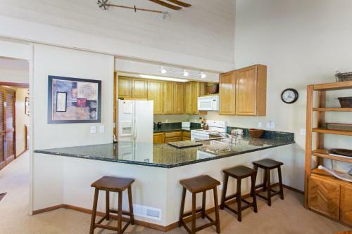 Lodge Mammoth Golf Properties By 101 Great Escapes