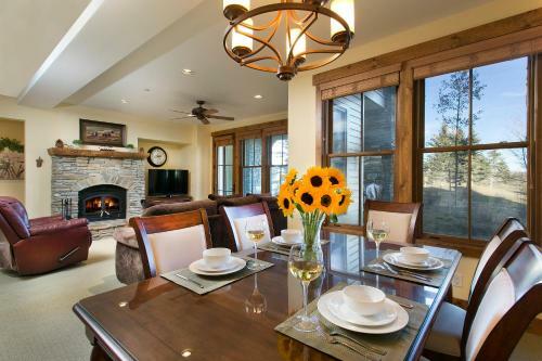 Lodge Mammoth Golf Properties By 101 Great Escapes