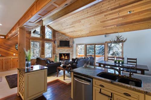Lodge Mammoth Golf Properties By 101 Great Escapes