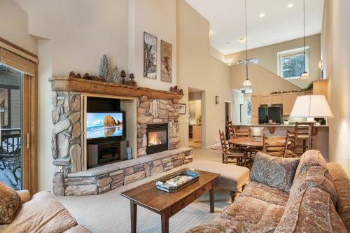 Lodge Mammoth Golf Properties By 101 Great Escapes