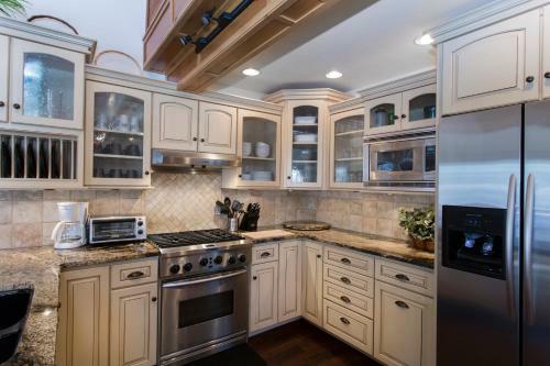 Lodge Mammoth Golf Properties By 101 Great Escapes