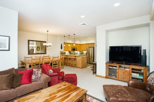 Lodge Mammoth Golf Properties By 101 Great Escapes