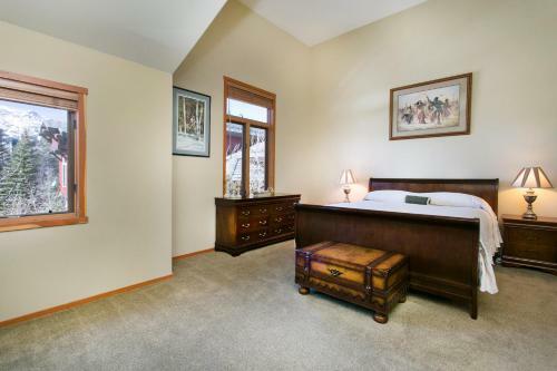 Lodge Mammoth Golf Properties By 101 Great Escapes