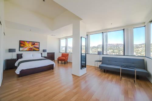 Hollywood Audrey Apartment