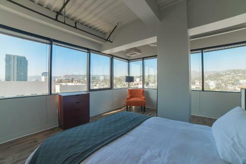 Hollywood Audrey Apartment