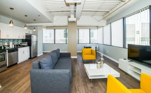 Hollywood Audrey Apartment