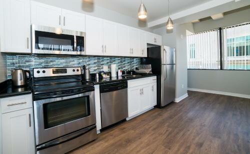 Hollywood Audrey Apartment