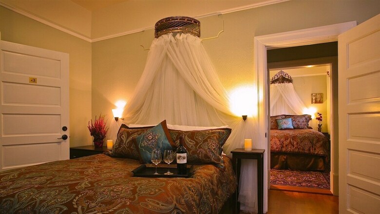 Bed & Breakfast Cabernet House, An Old World Inn