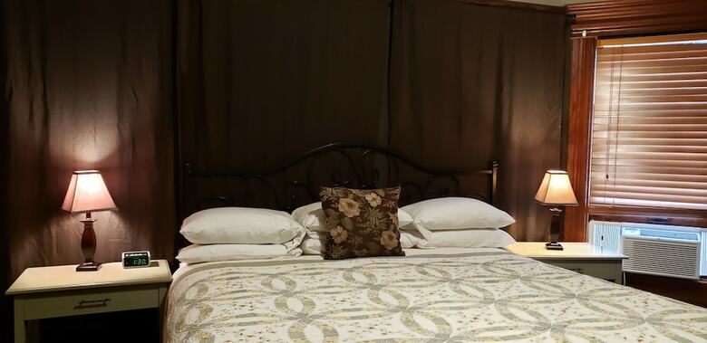 Bed & Breakfast Cabernet House, An Old World Inn