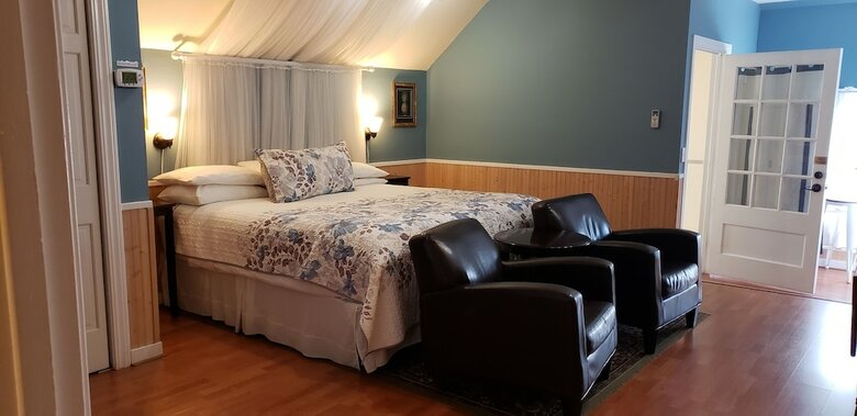 Bed & Breakfast Cabernet House, An Old World Inn