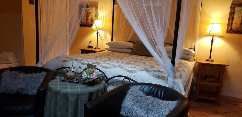 Bed & Breakfast Cabernet House, An Old World Inn