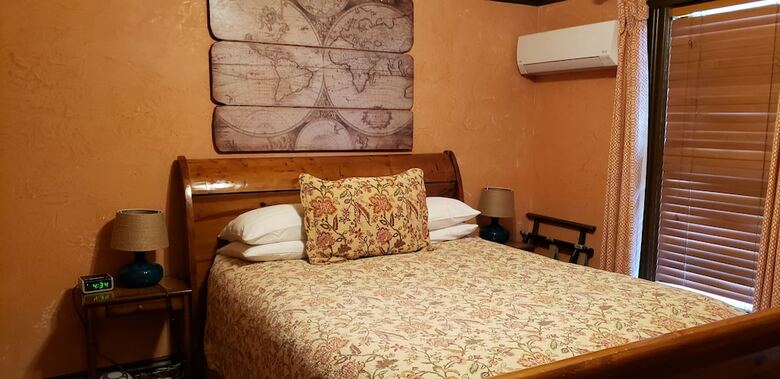 Bed & Breakfast Cabernet House, An Old World Inn