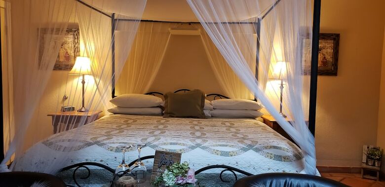 Bed & Breakfast Cabernet House, An Old World Inn