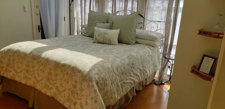 Bed & Breakfast Cabernet House, An Old World Inn