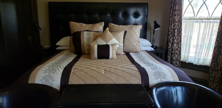 Bed & Breakfast Cabernet House, An Old World Inn