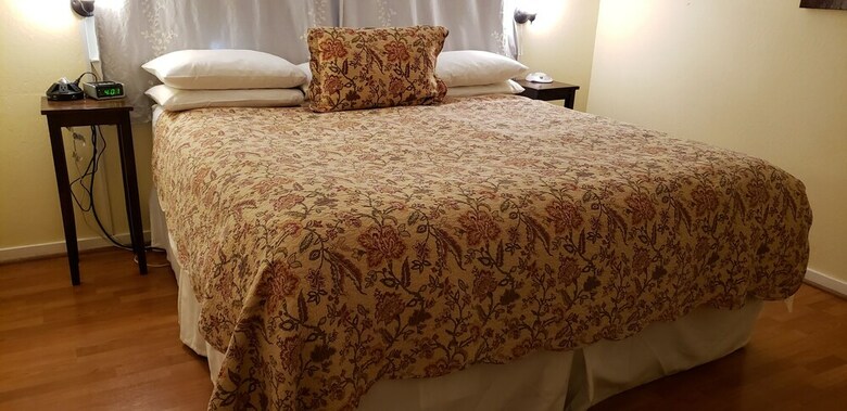 Bed & Breakfast Cabernet House, An Old World Inn