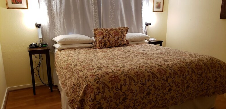 Bed & Breakfast Cabernet House, An Old World Inn